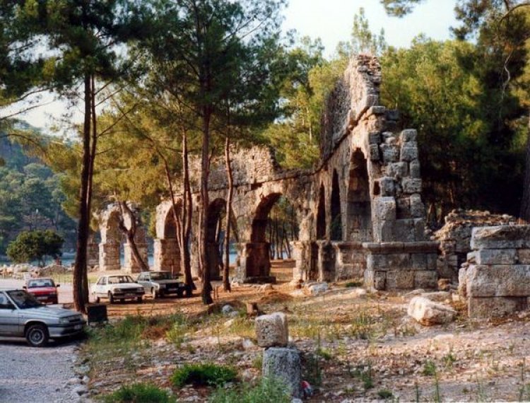 ANTALYA KEMER'İN ANTİK KENTİ PHASELİS İLGİ ÇEKİYOR