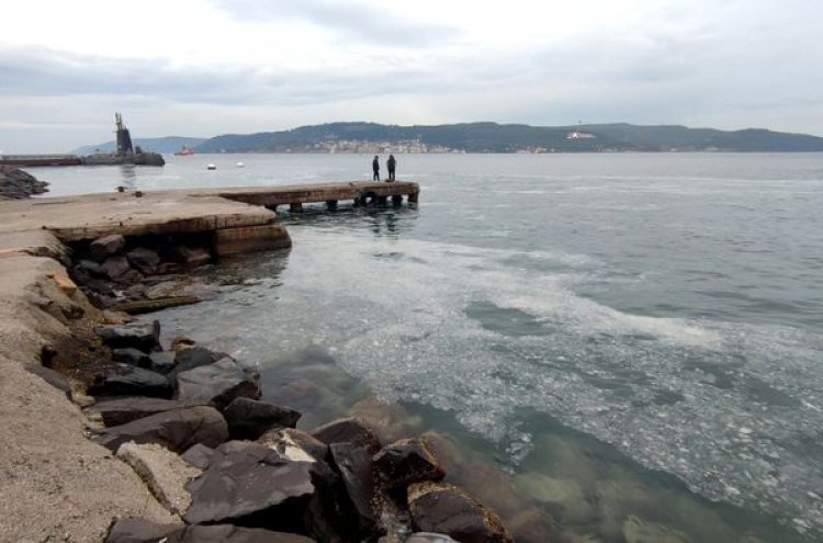 MÜSİLAJ KABUSU ÇANAKKALE KIYILARINI TEHDİT EDİYOR