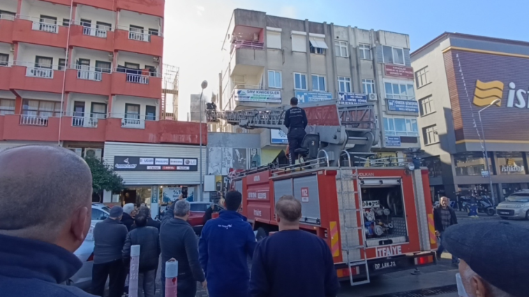 İtfaiye yangına balkondan çıkarak müdahale etti