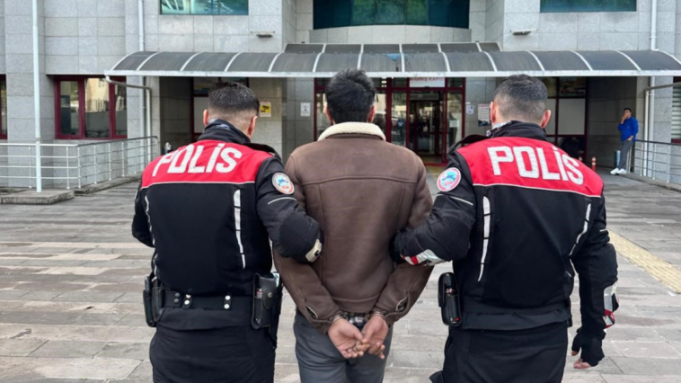 Manavgat'ta 17 yıl hapis cezası olan kaçak yakalandı