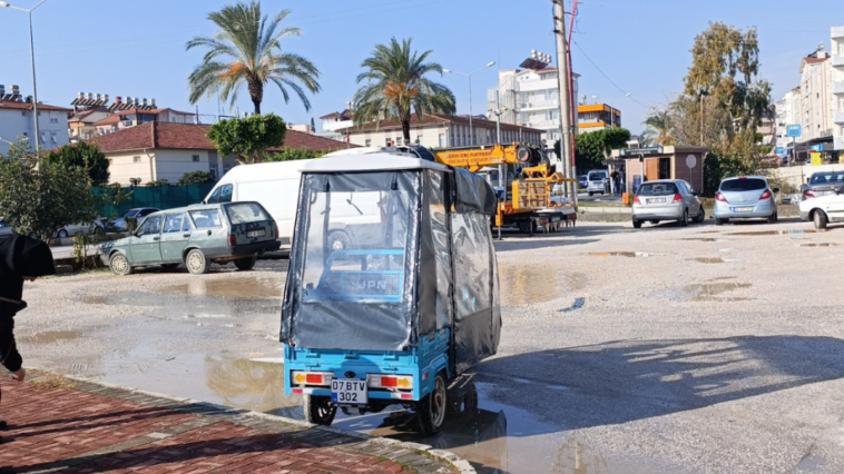 Manavgat'ta devrilen elektrikli bisikletin sürücüsü yaralandı