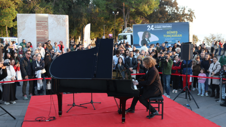 Piyano Festivali'nde genç yeteneklere alkış yağmuru