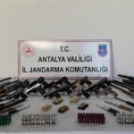 Gazipaşada ruhsatsız silah operasyonu; 18 şüpheli yakalandı