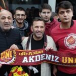 Okan Buruktan Antalyadaki taraftarlara Rahatız merak etmeyin