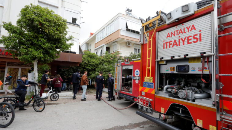 Antalya'da çamaşır makinesinden çıkan yangın korkuttu