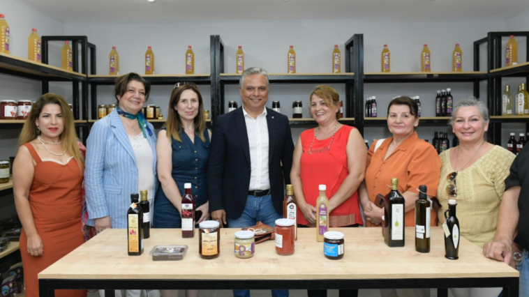 Muratpaşa'da kadın kooperatifleri mağazası yedi gün hizmet veriyor