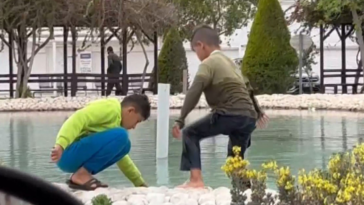 Süs havuzunda tehlikeli eğlence