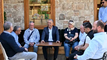 Uysal, Kaleiçi esnafıyla bir araya geldi